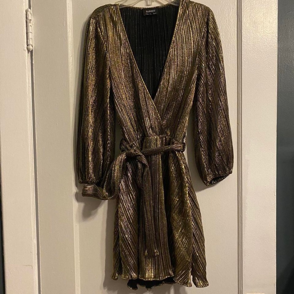 Gold pleated dress size xs